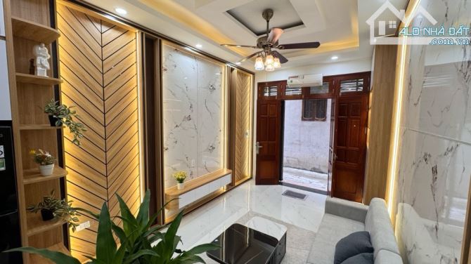 Bán nhà đê Trần Khát Chân , Hai Bà Trưng , 40m2 , 4 tầng , mặt tiền 4m, chỉ  12 tỷ - 2