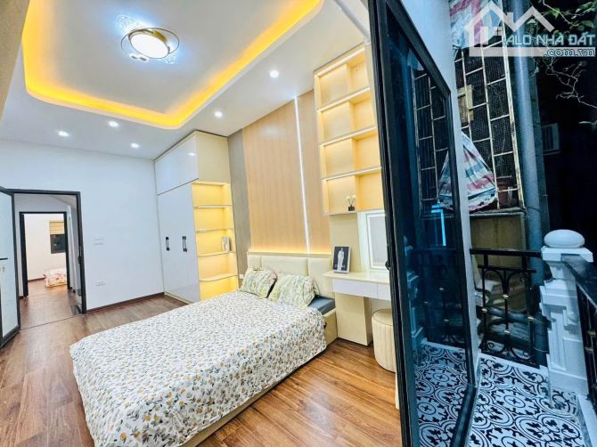 Hàng hiếm Nguyên Hồng 43m2, gần phố, full NT cao cấp, 2 mặt thoáng, view đài truyển hình - 3