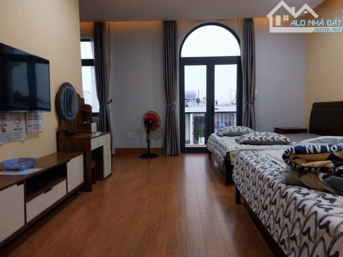 TÒA HOMESTAY & COFFEE BAR SÁT BIỂN 356M2 - 2 MẶT TIỀN - DÒNG TIỀN 150 TRIỆU/THÁNG - 4