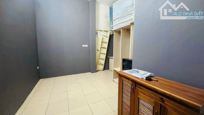 CHDV Yên Xá - Lô góc 40m2 6 Phòng – phòng nào cũng thoáng 6.3 tỷ. Ngõ 2.5m- Gần oto - 4