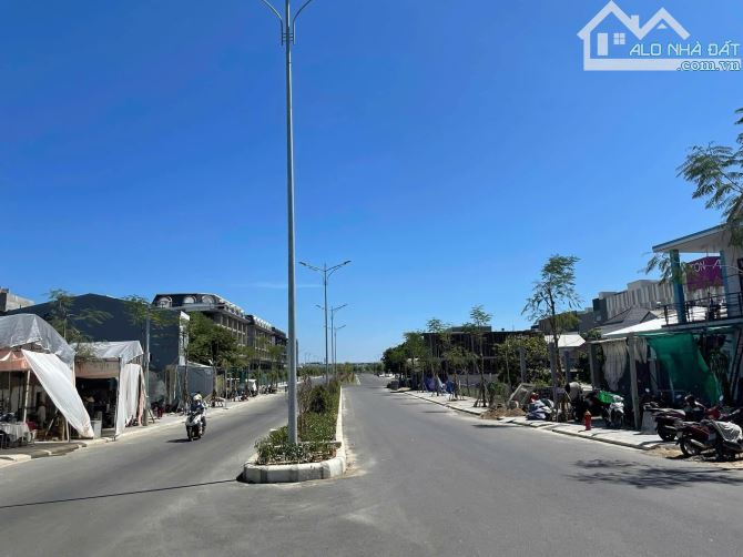 Đất MẶT TIỀN ÂU LẠC - HÀNG ĐỘC QUYỀN SIÊU NÉT - NGAY cạnh AEONMALL  Dt: 100m2 ngang 5m - H - 4