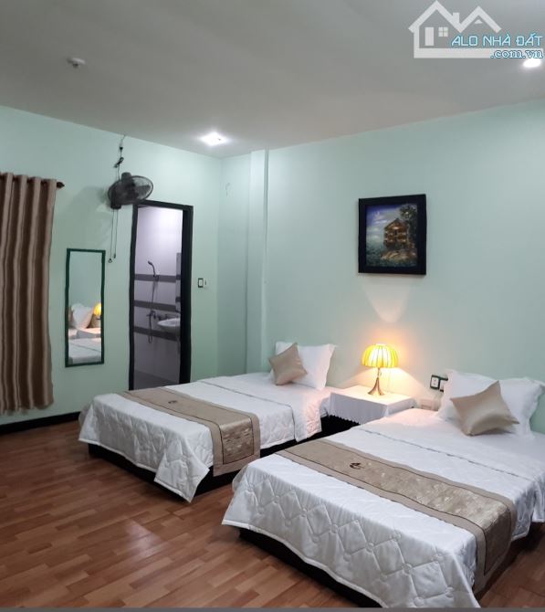 Cần bán căn homestay 2 mặt tiền Diện tích 294m2. 5 tầng, 21 phòng. Thu nhập thực tế trên 1 - 6