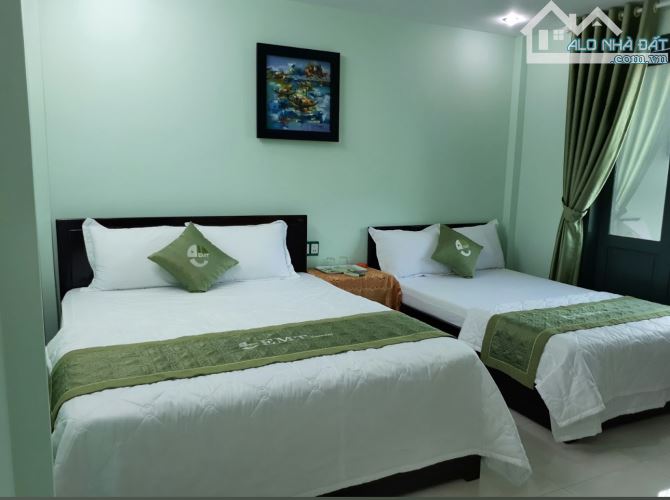 Cần bán căn homestay 2 mặt tiền Diện tích 294m2. 5 tầng, 21 phòng. Thu nhập thực tế trên 1 - 8