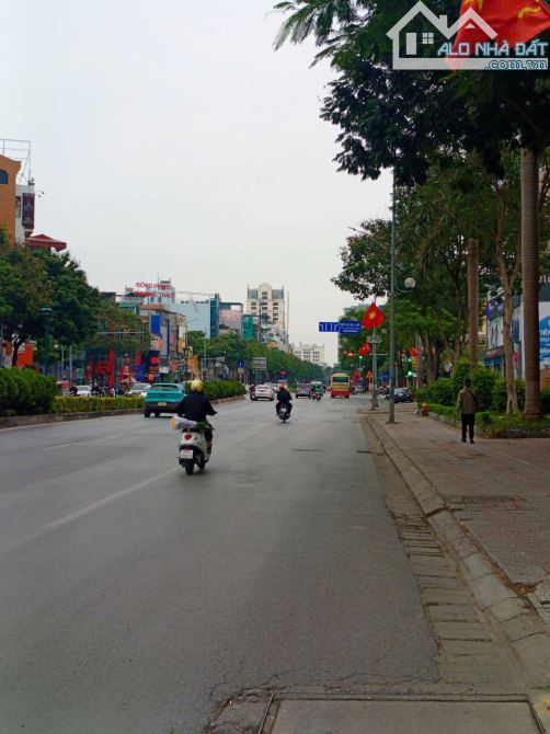 HOT, Lô góc, Đất 80m2, Đường Nguyễn Văn Linh, Long Biên, Ô tô, 197tr/m