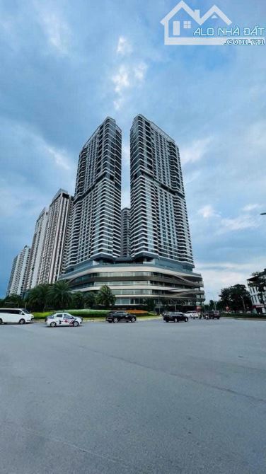 BÁN CĂN PENTHOUSE NGOẠI GIAO ĐOÀN - BẮC TỪ LIÊM - DT: 227M, TẦNG 10, 4 NGỦ, GIÁ 20,3 TỶ.