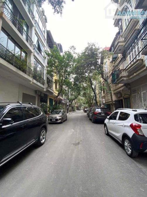 Lạc Trung 82m2, ở luôn,mặt tiền rộng, ô tô, gara, kinh doanh văn phòng, 25 tỷ