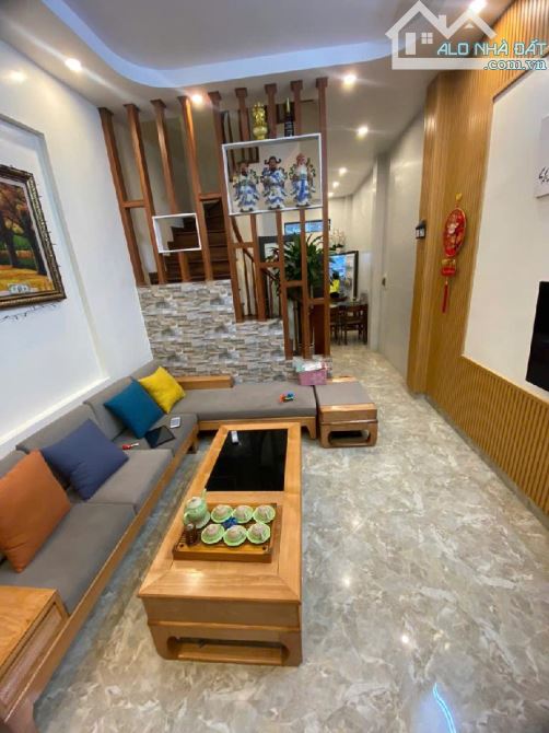 Bán nhà Linh Đàm 35m2 ô tô đỗ cổng 6.8 Tỷ