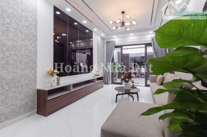 Nhà hẻm xe hơi Huỳnh Tấn Phát, 4x21m, 3 tầng, 7.9 tỷ, nội thất mới