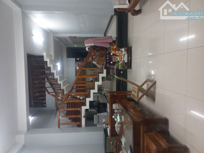 Bán Nhà 2 T Mặt Tiền Nguyễn Chánh Cực Đẹp Toàn Nội Thất Xịn Dt 200m2 Ngang 5m Chỉ 9.5 Tỷ