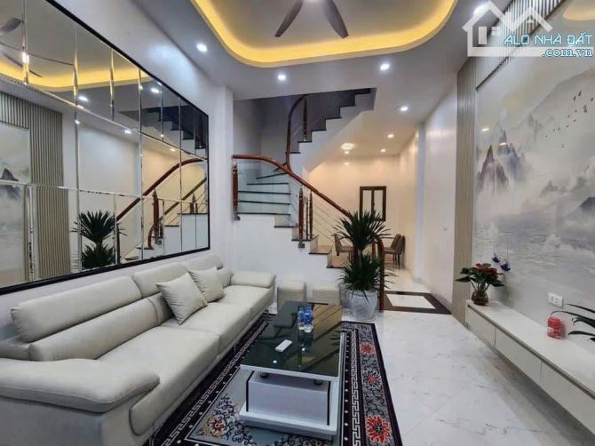 Cần bán nhà HXH Mễ TRÌ HẠ, nhà đẹp, DT35m2X4mt.Ô TÔ-NHÀ QUAN LỘC-SỔ VUÔNG.CHỉ 6 tỷ hơn