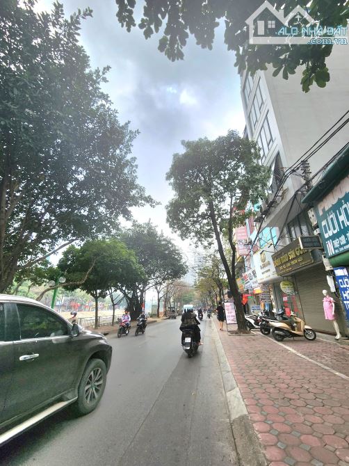 Bán nhà Vũ Tông Phan, Kinh Doanh, Lô Góc 2 Mặt Ngõ ôtô Tránh. Giá 17.9 Tỷ.