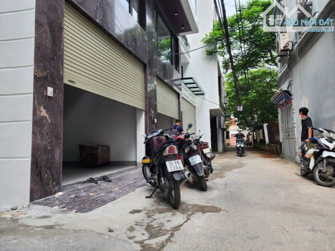Bán Nhà Lô Góc Nguyễn Văn Cừ, Gara Ô tô, 6 Tầng Thang Máy, 52m2, MT Hơn 4m Giá Hơn 15 Tỷ