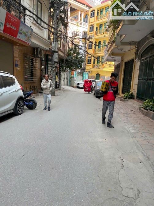 Khu vực trung tâm quận Đống Đa - cách ô tô 50 m hồ ba mẫu - thửa đất vuông đẹp mặt tiền rộ