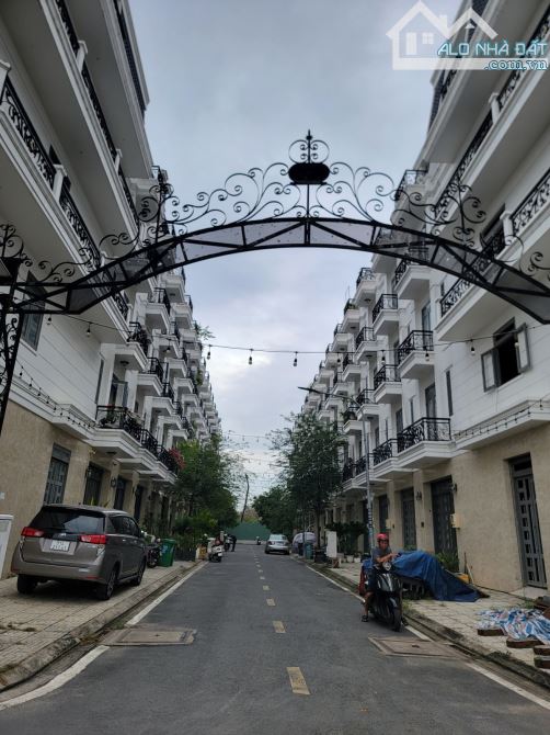 BÁN NHÀ ĐẸP KHU HÀ HUY GIÁP 5 TẦNG CÓ THANG MÁY, 67m2, 4x17m, OTO ngủ nhà, SHR, chỉ 5.7 tỷ - 10