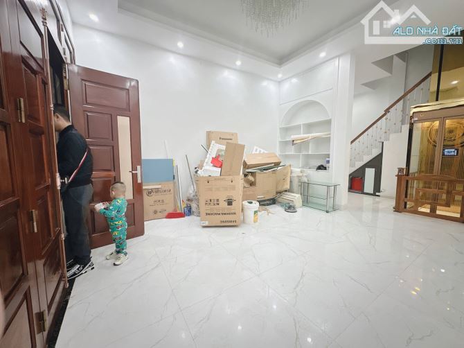 Bán nhà Phố Nguyễn Cao, Bạch Đằng, Hai Bà Trưng, Gần Lương Yên, Lò Đúc. Giá: 12 Tỷ. 6 Tầng - 1