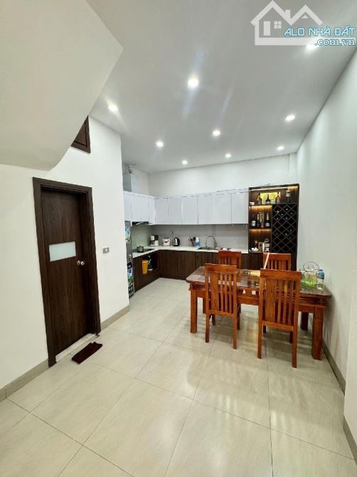 NGUYỄN VĂN CỪ PHỐ VIP DT 47M2 , Ô TÔ THÔNG , GARA Ô TÔ , GIÁ CHỈ 10.2 TỶ CHỐT NHANH ĐI Ạ - 1