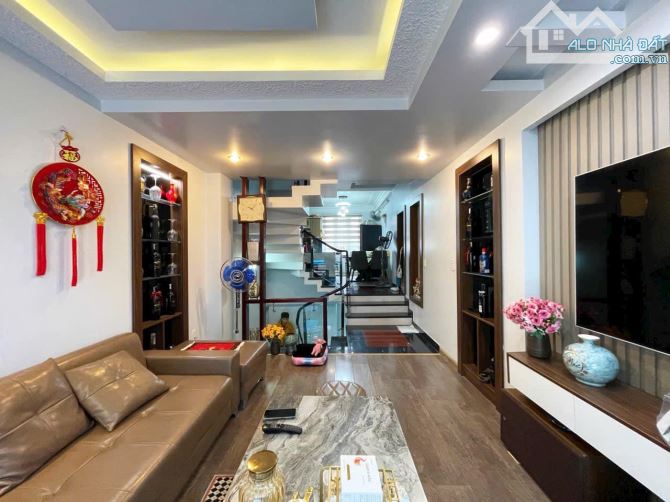 Bán nhà 3.5 tầng lô 16 Lê Hồng Phong DT: 42m Ngang: 4m Giá: 4 tỷ 880 triệu Ms Minh - 1