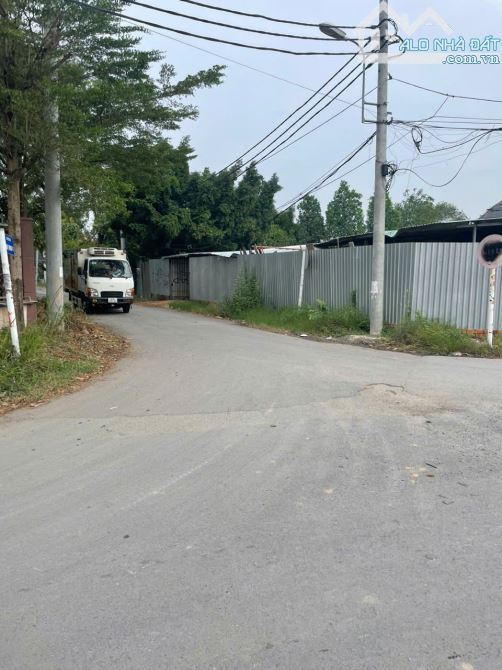 Bán nhà 2 mặt tiền 31x32m giá 19 tỷ Đường Nhị Bình 4, Hóc Môn - 1