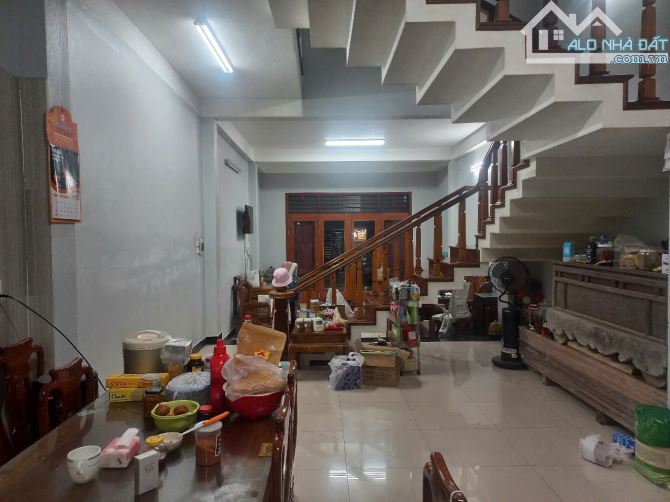 Bán Nhà 2 T Mặt Tiền Nguyễn Chánh Cực Đẹp Toàn Nội Thất Xịn Dt 200m2 Ngang 5m Chỉ 9.5 Tỷ - 1