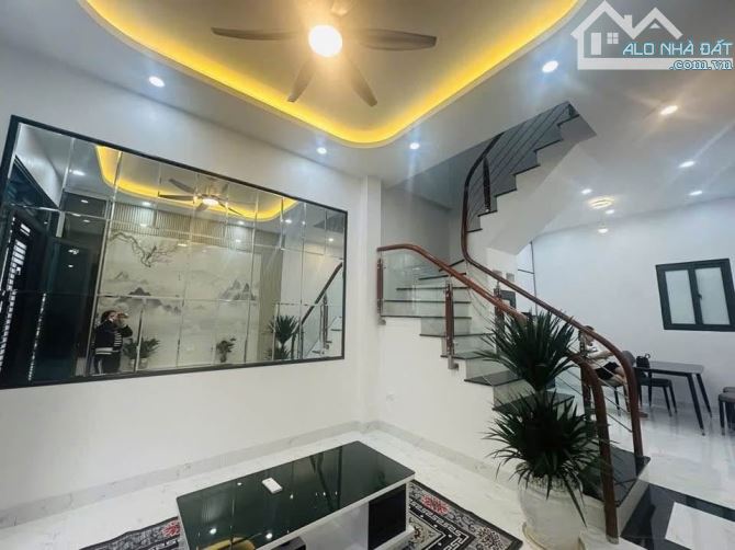 Cần bán nhà HXH Mễ TRÌ HẠ, nhà đẹp, DT35m2X4mt.Ô TÔ-NHÀ QUAN LỘC-SỔ VUÔNG.CHỉ 6 tỷ hơn - 1