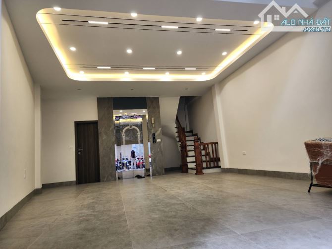 Bán Nhà Lô Góc Nguyễn Văn Cừ, Gara Ô tô, 6 Tầng Thang Máy, 52m2, MT Hơn 4m Giá Hơn 15 Tỷ - 1