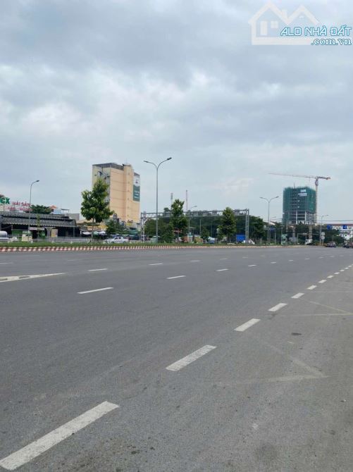 Mặt Tiền Đường Nguyễn Văn Linh 140m2 ngang 6m 2MT được xây 7 tầng. - 1