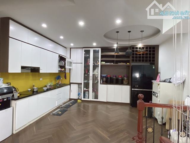 HẠ CHÀO 300 TRIỆU BÁN NHÀ MINH KHAI DT 64m², 4 TẦNG, MT5.4m VỈA HÈ KINH DOANH GIÁ 8.18 Tỷ - 2