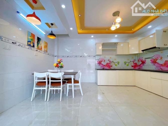 Siêu phẩm Dương Quảng Hàm, Gò Vấp. 50m2/ 3Tỷ 800 nhiều tiện ích. Đang cho thuê 11 triệu - 2