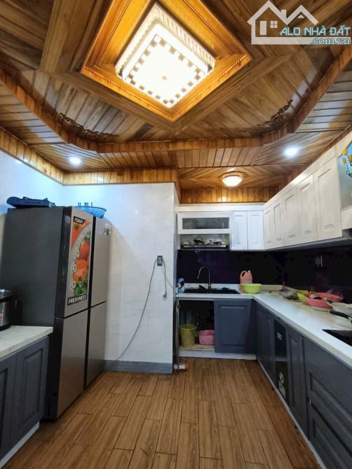 CHỦ NGỘP GIẢM 1,5 TỶ ! BIỆT THỰ sát MẶT TIỀN TRẦN CAO VÂN ĐÀ NẴNG: 10 x19,7m 3 TẦNG 8 PN - 2