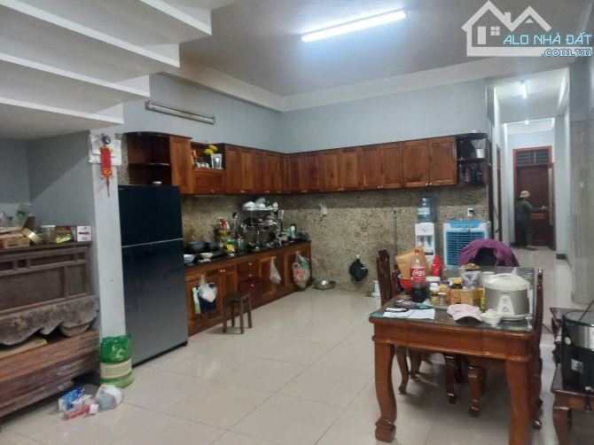 Bán Nhà 2 T Mặt Tiền Nguyễn Chánh Cực Đẹp Toàn Nội Thất Xịn Dt 200m2 Ngang 5m Chỉ 9.5 Tỷ - 2