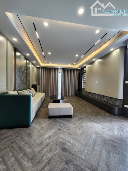 Bán Nhà Lô Góc Nguyễn Văn Cừ, Gara Ô tô, 6 Tầng Thang Máy, 52m2, MT Hơn 4m Giá Hơn 15 Tỷ - 2