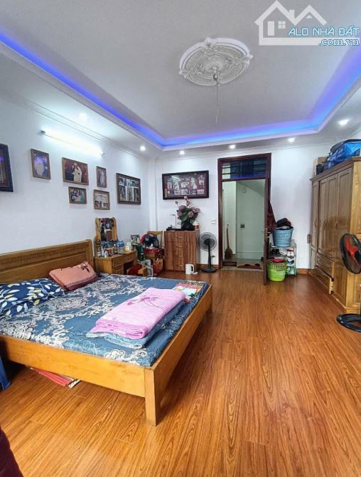 NHÀ PHỐ THÔNG PHONG 40m2, 5T - ĐẸP, CHẮC CHẮN - NGÕ THÔNG, RỘNG, THOÁNG - TIỆN ÍCH - 3