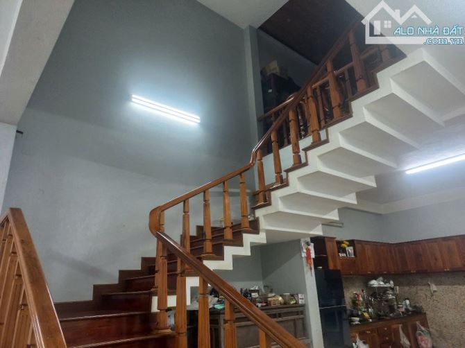 Bán Nhà 2 T Mặt Tiền Nguyễn Chánh Cực Đẹp Toàn Nội Thất Xịn Dt 200m2 Ngang 5m Chỉ 9.5 Tỷ - 3