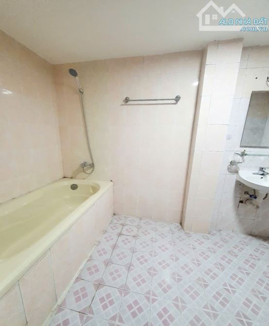 CHO THUÊ MP  GIẢI PHÓNG, HOÀNG MAI, 102M2, 4 TẦNG, 6 PHÒNG, 6 WC, 35 TR - 3