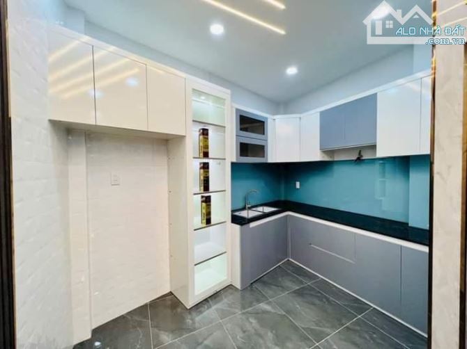 Hot-rẻ, nhà đẹp 40m2, hẻm ô tô, gần Phạm Văn Đồng, 3.79 Tỷ