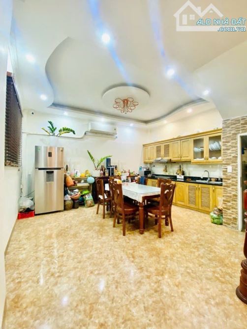 Khu vực trung tâm quận Đống Đa - cách ô tô 50 m hồ ba mẫu - thửa đất vuông đẹp mặt tiền rộ - 4