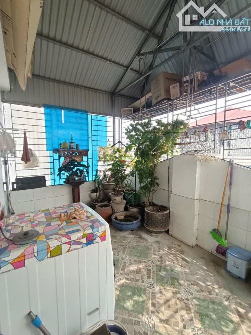 Bán gấp ! Nhà đẹp Thông Phong 40m2, ngõ 3M thông KD, gần ôtô tránh,dân xây, MT bề thế 5.m - 7