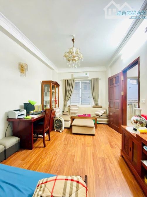 Khu vực trung tâm quận Đống Đa - cách ô tô 50 m hồ ba mẫu - thửa đất vuông đẹp mặt tiền rộ - 7
