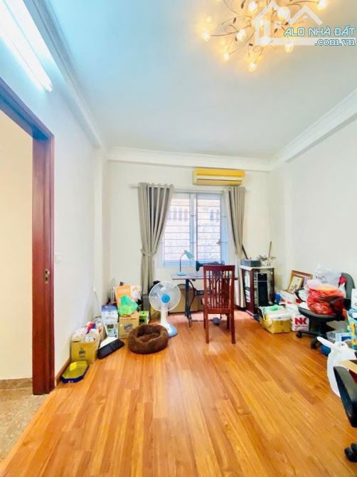 Khu vực trung tâm quận Đống Đa - cách ô tô 50 m hồ ba mẫu - thửa đất vuông đẹp mặt tiền rộ - 8