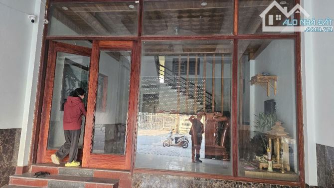 Bán nhà Liên Bảo, Vĩnh Yên, 11 tỷ, 135 m2, 5,5m mặt tiền, 10 pòng ngủ, hàng hiếm giá tốt