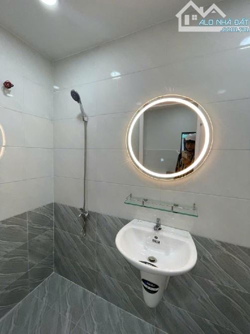 Bán nhà mới xây Lê Quang Định ( 3,8x8) 2 Tầng 2pn 2wc