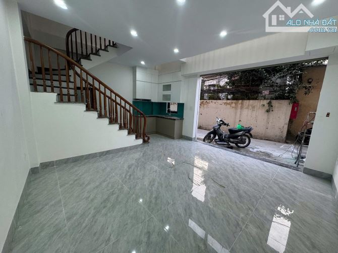 Nhà mới Thạch Bàn LB 36m2 x 5T gần chợ, hàng xóm Aeon LB, tiện ích bạt ngàn. 6,9 tỷ