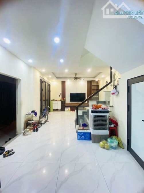 Bán Đất Chính Chủ 80m2 Lô Góc Tặng Nhà 3 Tầng Và Dãy Phòng Trọ Canh Hồ LINH ĐÀM