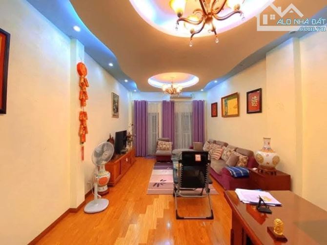 Bán nhà Khương Đình, gần phố, ô tô lùi cửa, 80m2, 5 tầng, giá chỉ 13.5 tỷ