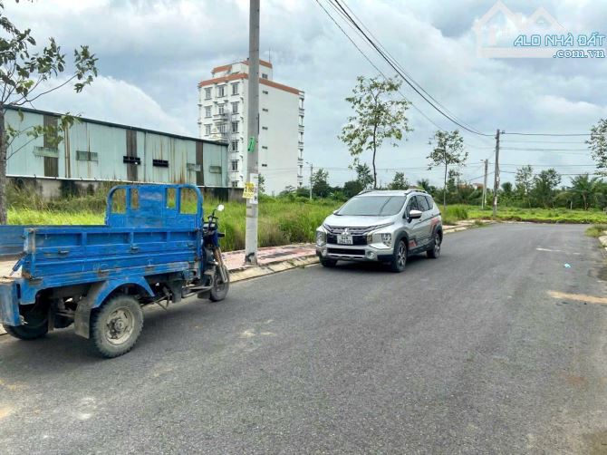 Bán lô đất xây dựng tự do đường xe hơi quay đầu thoải mái khu CN cầu tràm