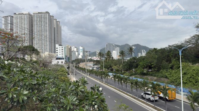 Bán Đất tặng quán CF ngay trường Đại Học Nha Trang view biển, mặt tiền Nguyễn Đình Chiểu