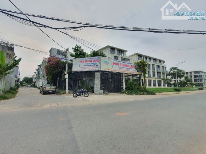 Bán nhà 1 trệt 2 tầng + sân thượng, mặt tiền hẻm 97 Bưng Ông Thoàn, Phú Hữu , Q9