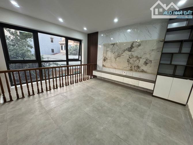 Nhà mới Thạch Bàn LB 36m2 x 5T gần chợ, hàng xóm Aeon LB, tiện ích bạt ngàn. 6,9 tỷ - 1