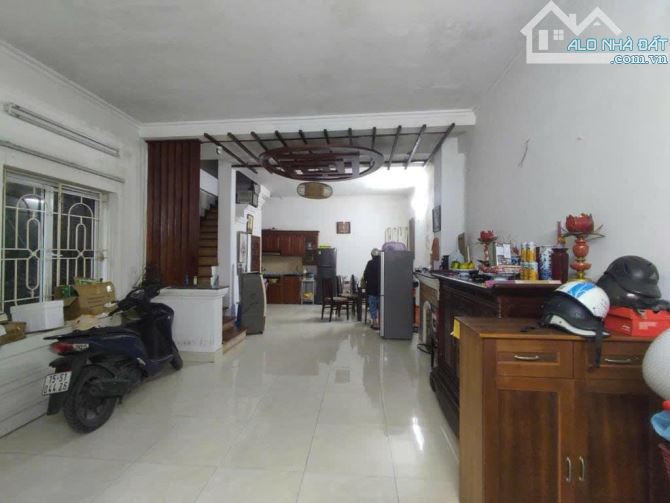 Bán Nhà Hoàng Hoa Thám - 61m² - Hơn 8 Tỷ - Mặt Tiền 5,1m - Ngõ Nông, Nhà Dân Xây - 1