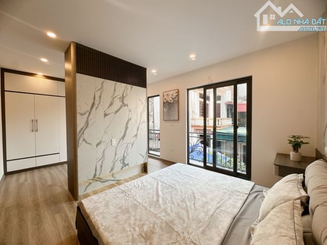 Bán nhà phường Việt Hưng full nội thất gần ô tô tránh chỉ việc xách vali ở luôn - 1